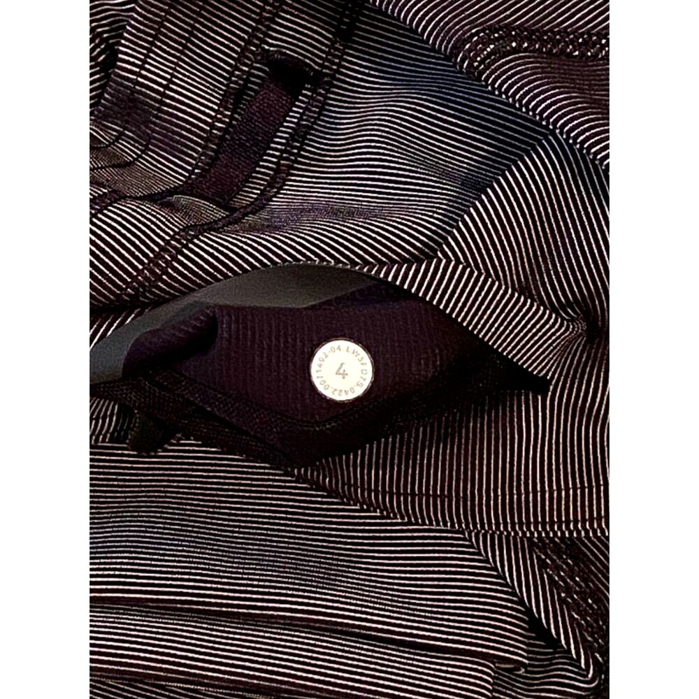 Lululemon Base Pace High-Rise Tight 25" Stripe Ribbed Black Gray EUC size 4 - Picture 7 of 7